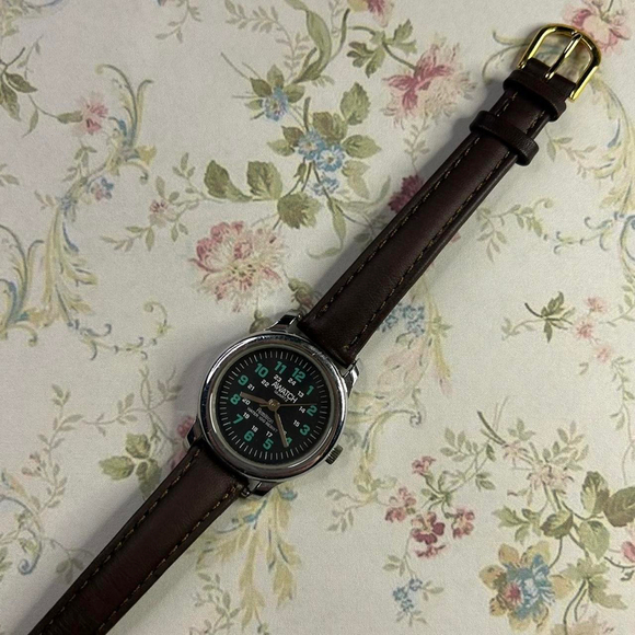 🐞Classic Dainty Leather Band Watch🐞 - Picture 4 of 8